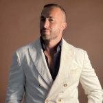 É vantajoso levar seu produto para os EUA? Por: Paulo Kazak é fundador e CEO do grupo Be Factory, que hoje, após onze anos de operação, está presente em 72 países e reúne as empresas Be Factory Laboratory, Seven Tech e landê; e as marcas de cosméticos e produtos multifuncionais Sweet Professional, S professional, My Crown, Hi hair Care, Colorir Hair Colors e pureza.pet. A companhia possui uma fábrica localizada em São Paulo e três filiais no exterior nos Estados Unidos, Espanha e Itália. Além disso, o empresário é certificado em duas renomadas associações de liderança de empresários dos EUA, a AMA e o AWS.
