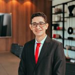 É possível desconto no salário por danos causados pelo empregado? Por :  Chrystian Sousa da Silva é advogado associado do MBT e atua no setor de Controladoria Jurídica. É pós-graduando na Escola da Magistratura do Estado de Rondônia – EMERON.