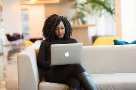 61,1% das mulheres pretas perderam seus empregos no último ano, mostra pesquisa