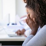 64,4% das pessoas sentem que a qualidade de vida piorou ao voltar para o modelo presencial de trabalho, mostra pesquisa