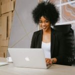 Brasil está entre os melhores países para home office: Especialista explica como se destacar no mercado trabalhando de casa