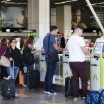Maio é o mês com maior proporção e volume de passageiros afetados por cancelamentos de voos no ano, revela levantamento da AirHelp