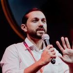 Especialista em tecnologia apresenta workshop sobre como aplicar automação no fluxo de trabalho