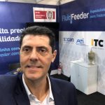 Entrevista com Francisco Carlos Oliver é engenheiro e diretor técnico e comercial da Fluid Feeder, empresa 100% nacional e certificada pelo ISO 9001:2015, que atua no fornecimento de equipamentos para tratamento de água e efluentes, com soluções de alta tecnologia para medição, transferência e dosagem de produtos químicos sólidos, líquidos e gasosos.