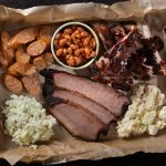 Franquia pioneira em defumação de carnes nos Estados Unidos quer se tornar a maior rede de smokehouse do Brasil