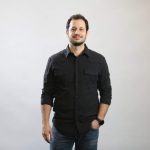 A influência da conexão entre marca e consumidor nas relações de consumo – Por: Henrique Mazza é gerente de Marketing e Planejamento dos Canais Digitais do GrupoSC. Com mais de 15 anos de experiência em Digital Marketing, passou por empresas como MercadoLivre/MercadoPago e Itaú, implementando estratégias de marketing de performance e Growth. É um entusiasta e eterno aprendiz de como o digital pode alavancar os resultados de negócios com escala.