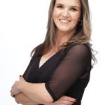 Por que não consigo manter bons profissionais? – Por: Karla Küster  Administradora de empresas, com especialização em Marketing, Gestão de Pessoas e Finanças. Experiência profissional de mais de 20 anos em instituições bancárias e empresas nacionais e multinacionais.  CEO e consultora na Credita CGE desde 2017.