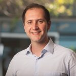 IA e o futuro do trabalho: o papel da tecnologia na evolução das profissões  Por:  Fernando Moulin, partner da Sponsorb, professor e especialista em negócios, transformação digital e experiência do cliente