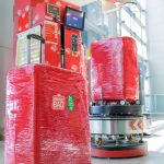 Plástico biodegradável para envelopamento de malas chega ao Brasil