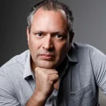 Positividade tóxica no ambiente de trabalho destrói equipes – Por: Marcio Zeppelini, mais conhecido como ZEPPA, é empresário, empreendedor social e palestrante. Autor do livro “A Magia de #FazerAcontecer. É CEO da Rede Filantropia, diretor-executivo da Zeppelini Publishers e CMO da G&F Projetos de Impacto.