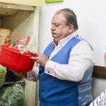 “Pesadelo na Cozinha”: Erick Jacquin passa mal com produtos armazenados em geladeira de restaurante sem data de validade