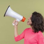 Dia Mundial da Voz: cuidados essenciais para cantores e artistas que usam a voz como instrumento de trabalho