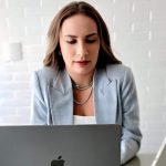 SafeLabs anuncia Debora Gallucci como nova CRO para liderar estratégia comercial e de marketing
