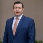 Como a inadimplência e os juros altos impactam a precificação dos seguros – Por: Sérgio Luiz Bernardelli Junior é advogado do escritório Ernesto Borges Advogados com ênfase em Direito Securitário. Formado em Administração de Empresas pela UFMS, Mestrando em Direito pelo IDP Brasília e Pós-graduado em Direito Constituciona