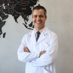 Mentoria online encurta curva de aprendizado e reduz erros em cirurgias complexas