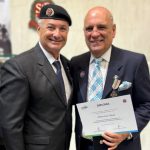 Cesar Romão foi homenageado com a Medalha da Constituição
