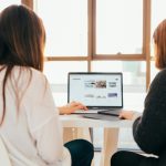 56% das inscrições em GenIA são da Geração Y, segundo Coursera
