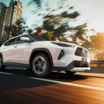 Na hora de comprar um carro, o que pesa entre SUV, híbrido ou tradicional?