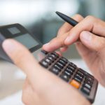 Consultoria gratuita ajuda contribuintes a evitar erros no Imposto de Renda em Santos  Liderada por estudantes com supervisão docente, iniciativa alia orientação fiscal à formação prática e arrecada alimentos