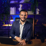 De entregador de marmitex a CEO: como ele criou uma startup de R$ 16 milhões em ARR em 18 meses