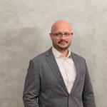Instituto de Tecnologia de Massachusetts revela que 95% dos projetos corporativos de IA não geram retorno. Palestra em Joinville mostra por que isso acontece e como transformar testes em resultados para o negócio
